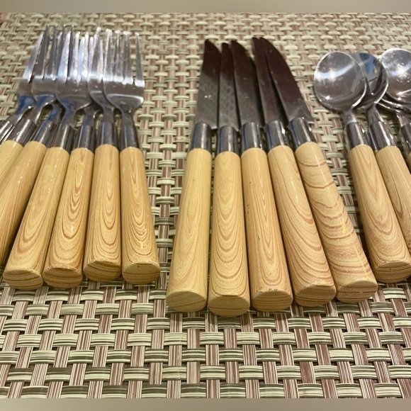 Oneida Lodge Pine Wood 21 Piece Chunky Handle Limited Edition Flatware Set - Picture 5 of 9